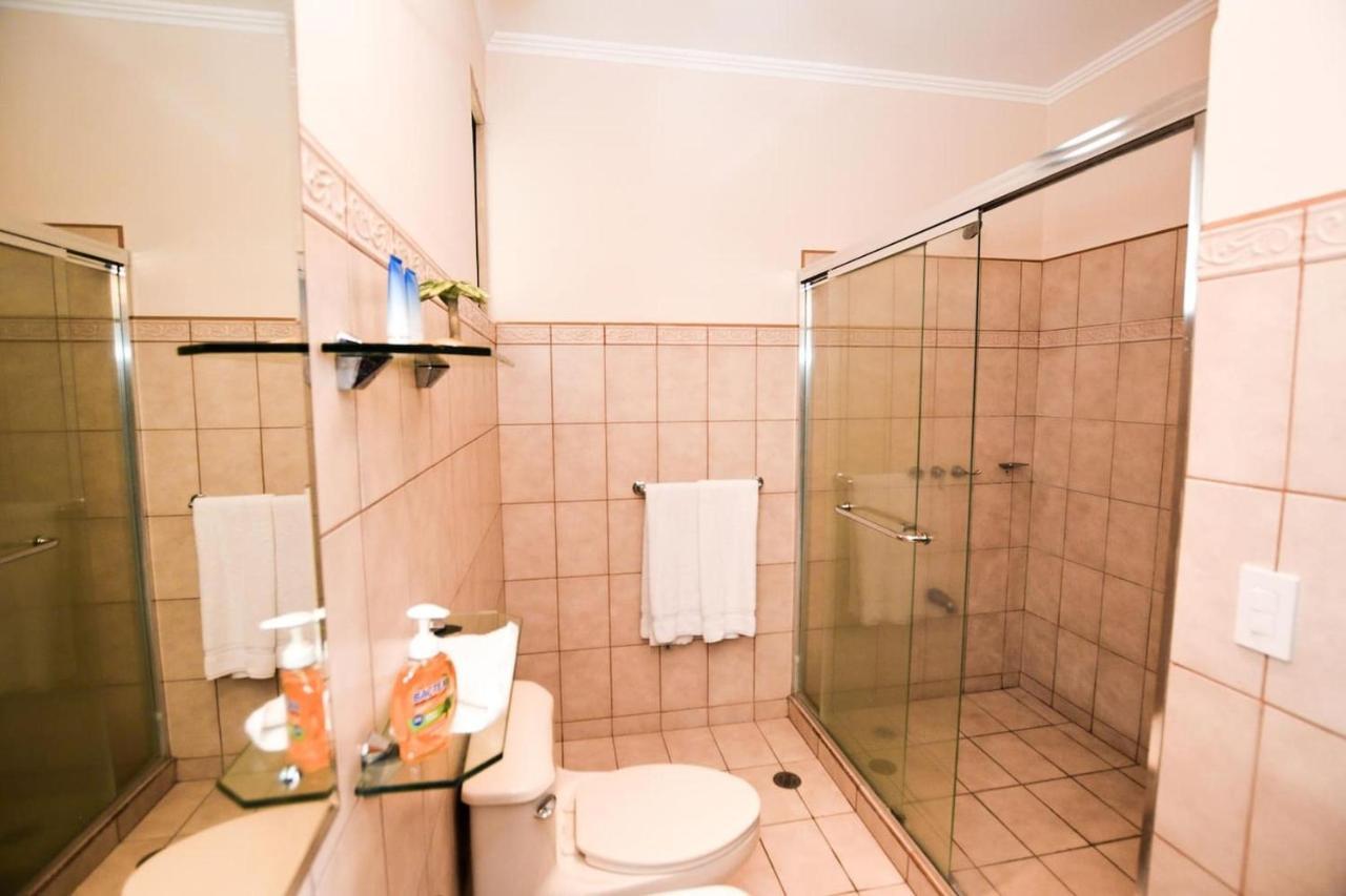 Exquisitely Decorated 5Th-Floor Aerie With Views Of Two Bays In Flamingo Villa Playa Flamingo Eksteriør billede