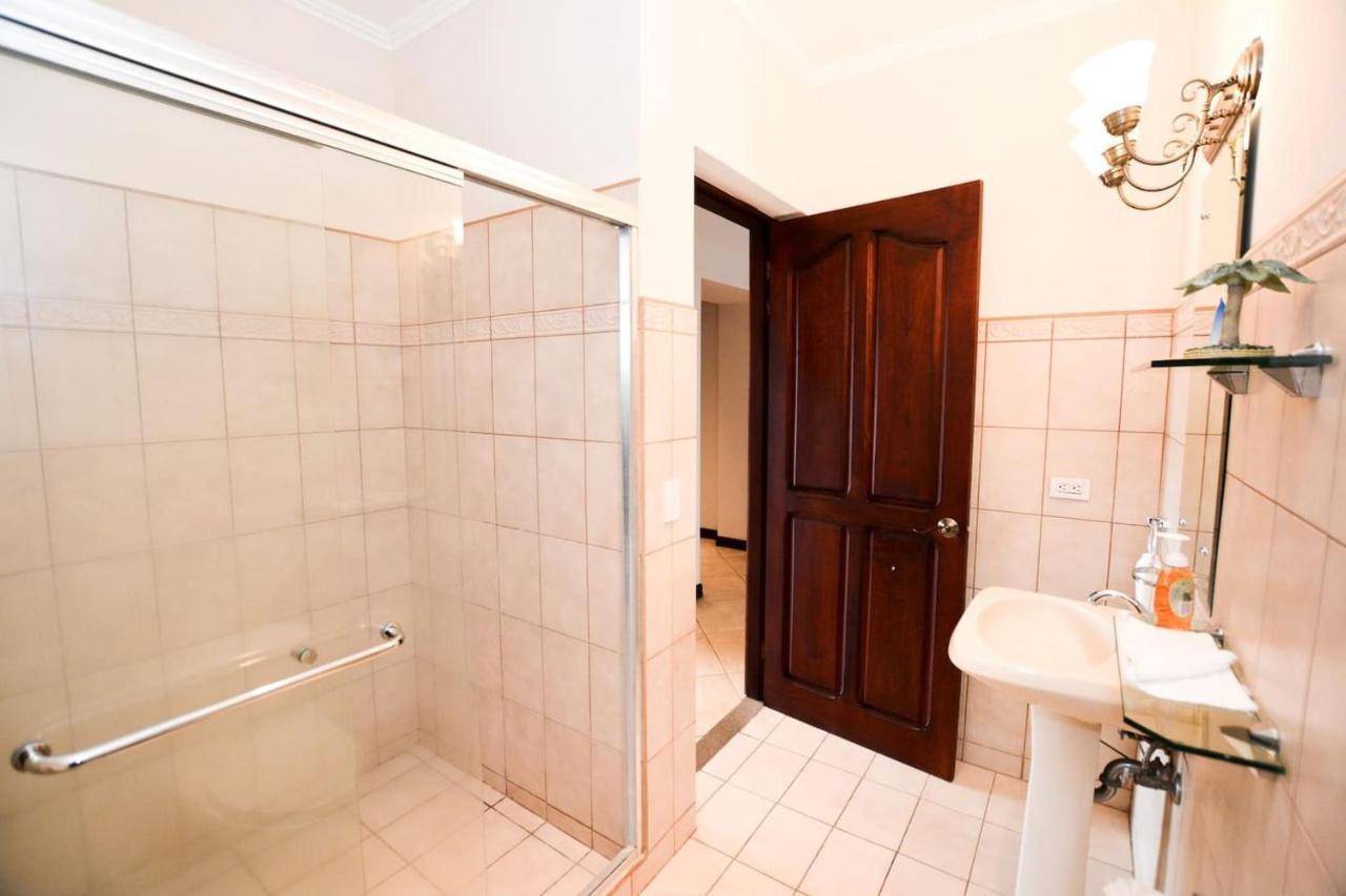 Exquisitely Decorated 5Th-Floor Aerie With Views Of Two Bays In Flamingo Villa Playa Flamingo Eksteriør billede